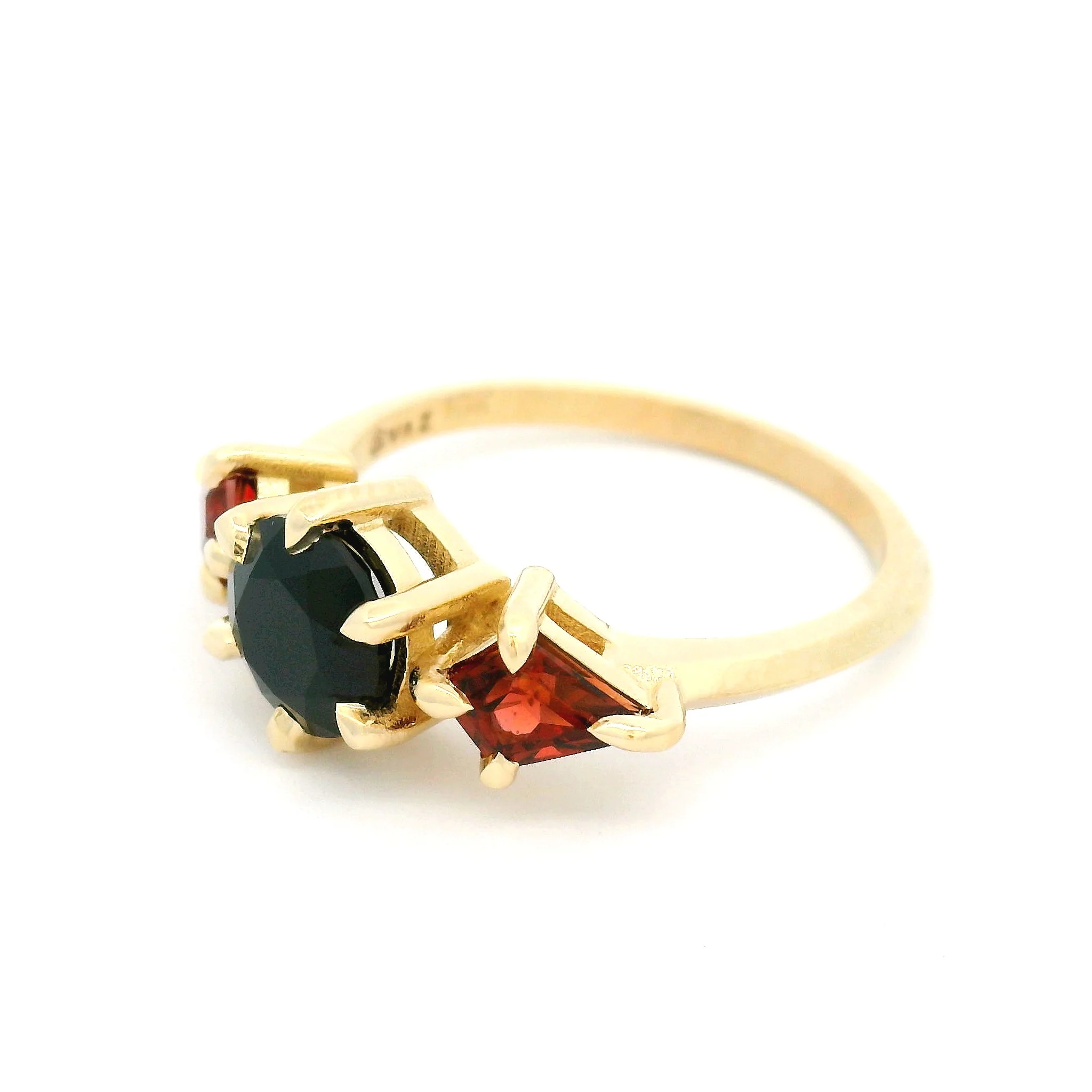 10k Yellow Three-Stone Ring with 1.31ct Black Spinel and 1.02cts Almandite Garnets - Image 3