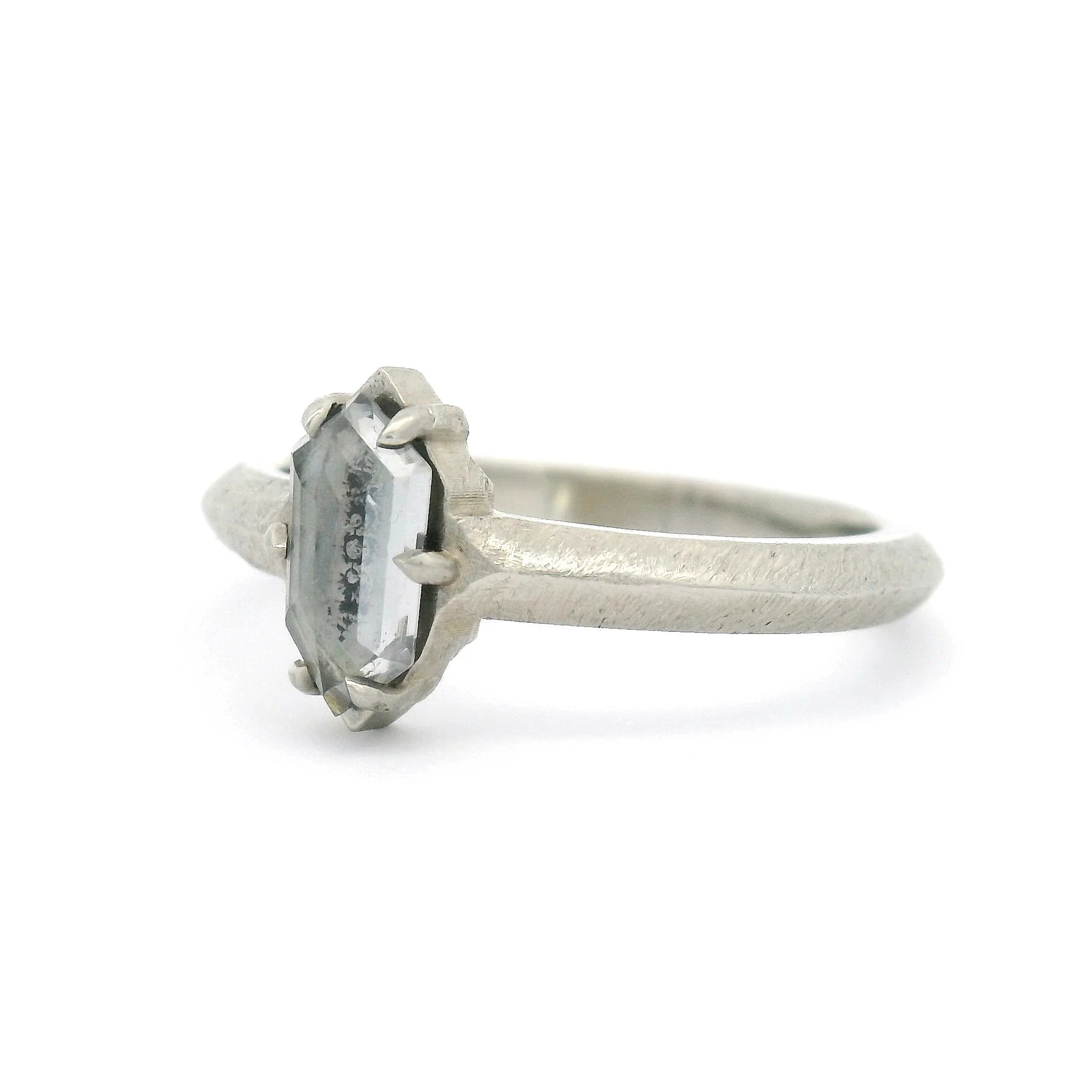10k White Textured Solitaire with 0.50ct Grey Rose-Cut Spinel - Image 2