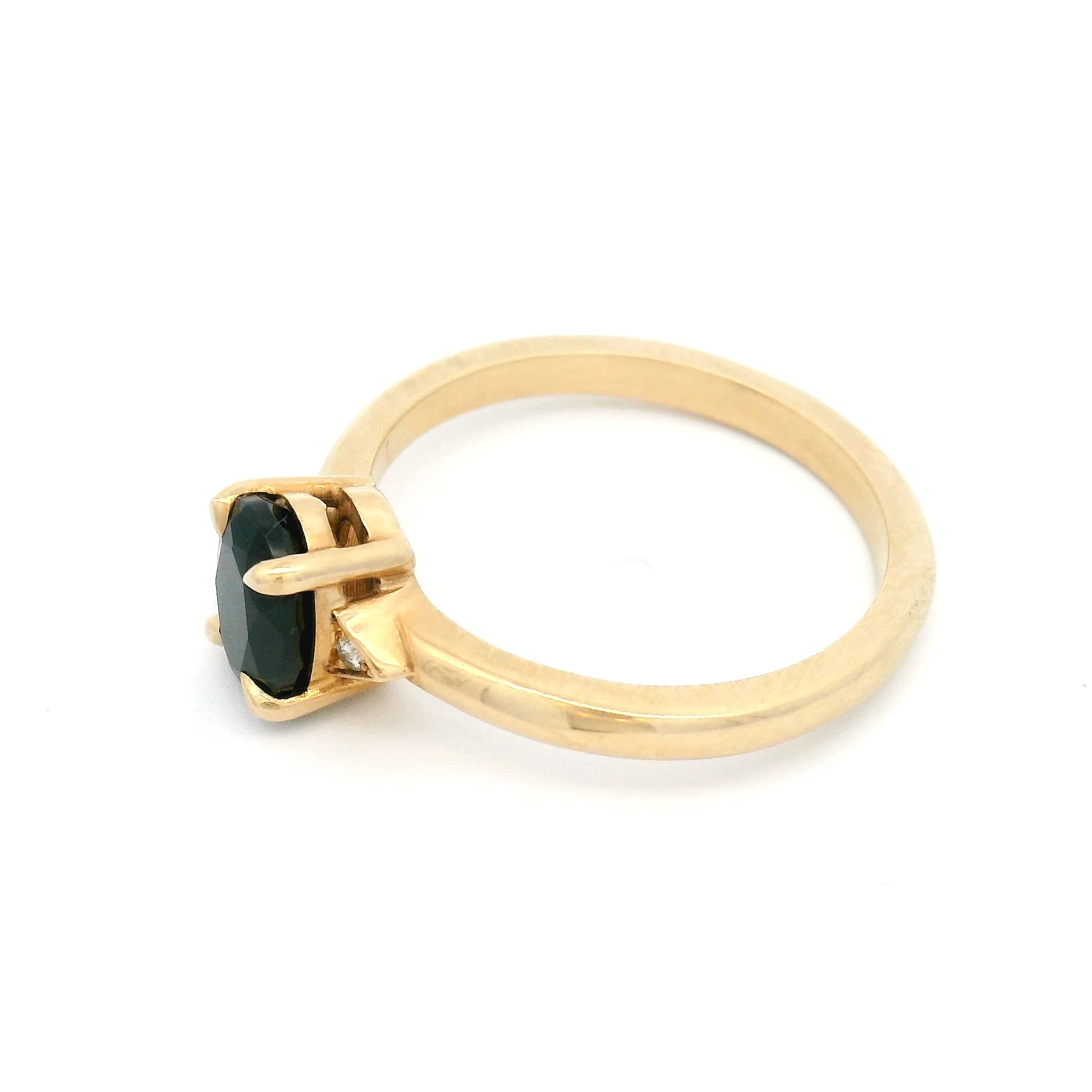 10k Yellow Engagement Ring with 0.75ct Oval-Cut Black Spinel and Accent Diamonds - Image 3