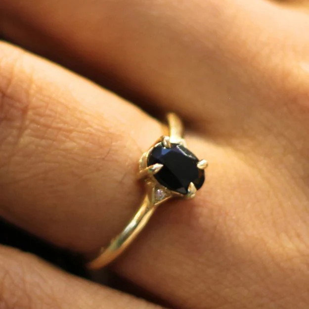 10k Yellow Engagement Ring with 0.75ct Oval-Cut Black Spinel and Accent Diamonds - Image 4