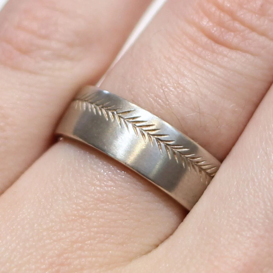 10k White Gold Offset Wheat Pattern Engraved Wedding Band - Image 3
