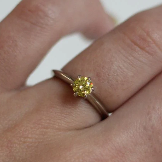 14k White Solitaire with 0.50ct Yellow Diamond - Image 3